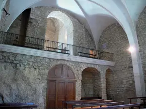 De rotskerk van Vals - Binnen in de kerk St. Mary