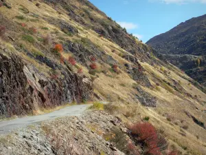 Route du col de Sarenne - Oisans : route pastorale du col de Sarenne en automne