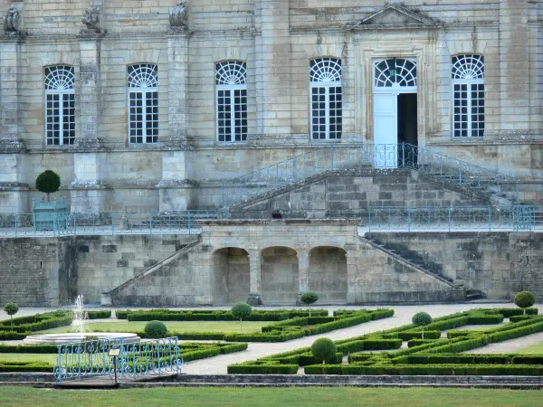 The Royal Abbey of Celles-sur-Belle - Tourism, holidays & weekends guide in the Deux-Sèvres