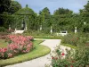 Rozentuin van Val-de-Marne - Loop tussen de bloeiende rozen