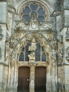 Rumilly-lès-Vaudes - Portail sculpté de l'église Saint-Martin
