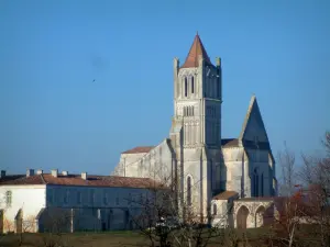 Sablonceaux abbey - Abbey church, building of the abbey and trees in Saintonge