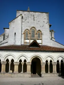 Saint-Amand-sur-Fion - Saint-Amand church with its gallery porch (arches and columns)