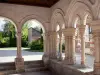 Saint-Amand-sur-Fion - Archi e le colonne del portico-galleria della chiesa Saint-Amand
