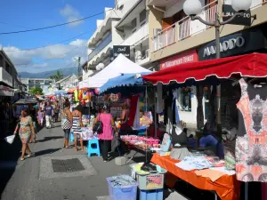 Saint-André - Étals du marché de Saint-André