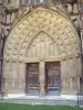 Saint-Antoine-l'Abbaye - Portal tallado de la gótica iglesia abacial de Saint-Antoine