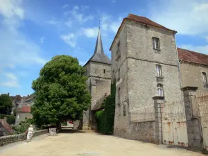 Saint-Benoît-du-Sault - Terrace, facade of the former priory, bell tower of the Saint-Benoît church, tree and houses of the village (medieval town)