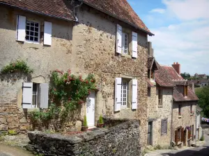 Saint-Benoît-du-Sault - Facades of houses in the village (medieval town)