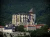 Saint-Bertrand-de-Comminges - Catedral de Santa María, casas de pueblo, los árboles y los bosques