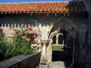 Saint-Bertrand-de-Comminges - Entrance to the cloister of the Sainte-Marie cathedral