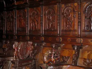 Saint-Bertrand-de-Comminges - Inside of the Sainte-Marie cathedral: stalls (wooden panelling) of the chanoines chancel