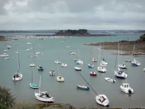 Saint-Briac-sur-Mer - Badeort der Smaragdküste: Boote und Segelschiffe des Jachthafens