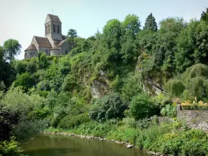 Saint-Céneri-le-Gérei - Église romane Saint-Céneri dominant la rivière Sarthe