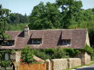 Saint-Céneri-le-Gérei - Buhardillas de la casa de techo