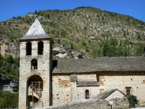 Saint-Chély-du-Tarn - Romanische Kirche Notre-Dame-de-l'Assomption; auf der Gemeinde Sainte-Enimie, im Herzen der Schluchten des Tarn, im Nationalpark der Cevennen