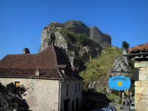 Saint-Cirq-Lapopie - Lapopie rock and houses of the village, in the Lot valley, in the Quercy