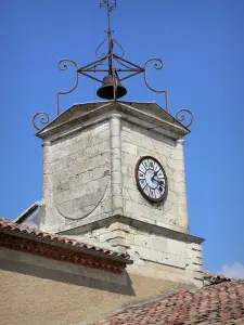 Saint-Clar - Clocheton de la mairie agrémenté d'une horloge