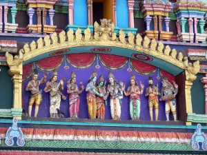 Saint-Denis - Polychrome statues of the Tamil temple of Shri Kali Kampal Kôvil