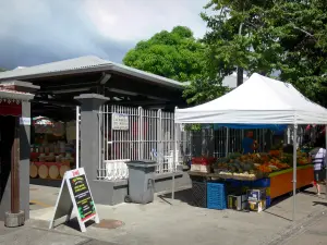 Saint-Denis - Entrance to the small market