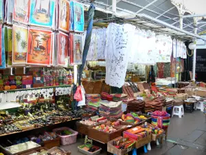 Saint-Denis - Souvenir stalls of the main market