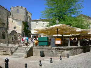 Saint-Émilion - Terrazza ristorante al posto della chiesa monolitica