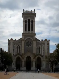 Saint-Étienne - Facade of the Saint-Charles cathedral and Jean-Jaurès square