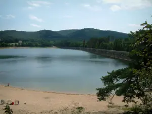 Saint-Ferréol lake - Beach, pond and hills covered with trees