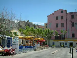 Saint-Florent - Huizen, terrasjes en restaurants van het resort