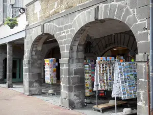 Saint-Flour - Arcades van de Place d'Armes