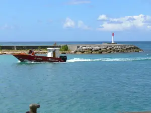 Saint-François - Vissersboot terug te keren naar de haven