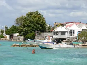 Saint-François - Zwemmen in de turquoise wateren van het resort