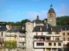 Saint-Geniez-d'Olt - Bell tower of the Saint-Geniez church and facades of houses in the town