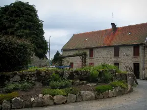 Saint-Georges-Nigremont - Maisons en pierre du village