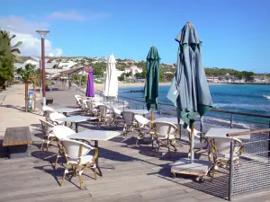 Saint-Gilles-les-Bains - Cafe terras bij de Indische Oceaan velg