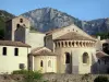 Saint-Guilhem-le-Désert - Abside della Gellone (Abbey) scogliere chiesa romanica (pareti rocciose) in background