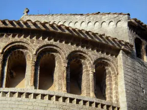 Saint-Guilhem-le-Désert - Los arcos y las columnas del ábside de la iglesia (Gellone Abadía)