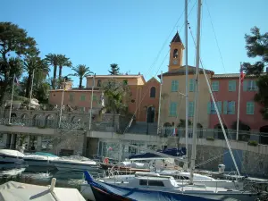 Saint-Jean-Cap-Ferrat - Schiffe und farbige Häuser des Dorfes