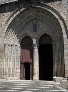 Saint-Junien collegiate church - Portal of the collegiate church Saint-Junien