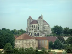 Saint-Leu-d'Esserent church - Buildings, trees and Benedictine abbey church