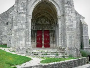 Saint-Loup-de-Naud church - Porch and portal of the Romanesque Saint-Loup church