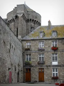 Saint-Malo - Castle: town hall and small keep