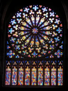 Saint-Malo - Intérieur de la cathédrale Saint-Vincent : vitraux de la rose