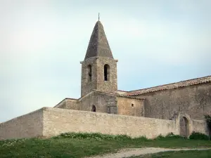 Saint-Martin-de-Brômes - Bell tower of the Romanesque Saint-Martin church