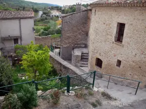 Saint-Martin-de-Brômes - Garden and houses of the Provençal village