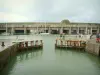 Saint-Nazaire - Port: lavabo, barche e l'ex base sottomarina (International Ocean Liner Centro Escal'Atlantic)