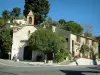 Saint-Paul-de-Vence - Aussenseite des alten Dorfes mit Kapelle und Haus aus Stein