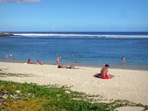 Saint-Pierre - Entspannen am Sandstrand und Baden im Indischen Ozean