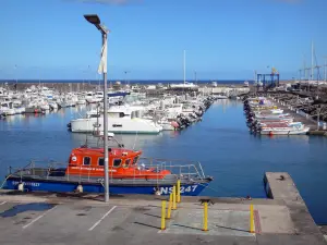 Saint-Pierre - Hafen Saint-Pierre und seine angelegten Schiffe