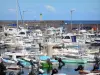 Saint-Pierre - Yachthafen und seine angelegten Boote