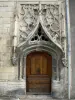 Saint-Pierre-le-Moûtier - Puerta gótica
